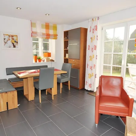 Doppelhaushaelfte Huus Twee Holiday home Bohl
