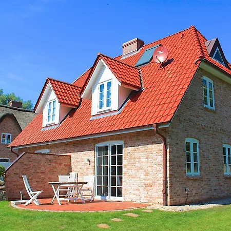 Holiday home Doppelhaushaelfte Huus Twee